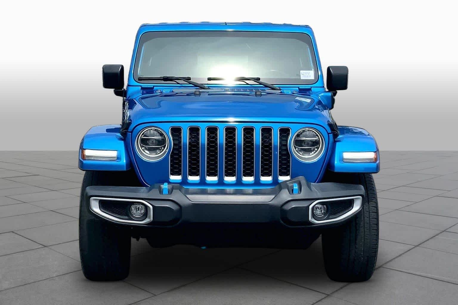 Used 2022 Hydro Blue Pearlcoat Jeep Unlimited Sahara image 4