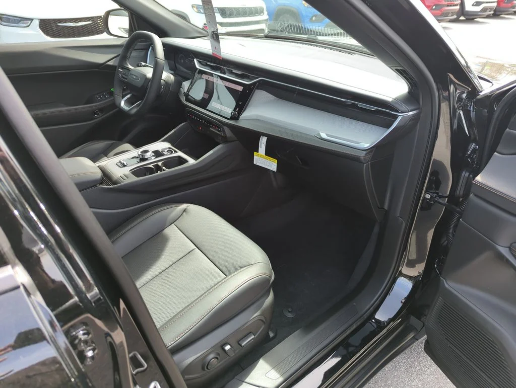 New 2026 Diamond Black Crystal Pearlcoat Jeep Limited image 34