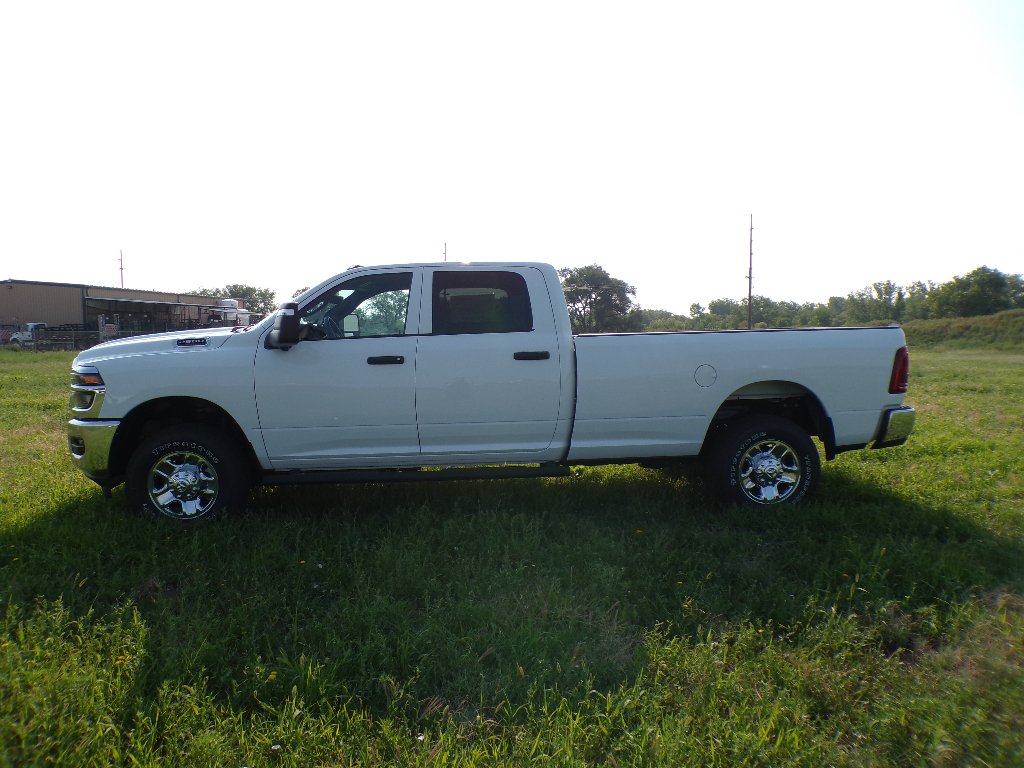 New 2026 Bright White Clear-Coat Exterior Paint RAM Tradesman image 16