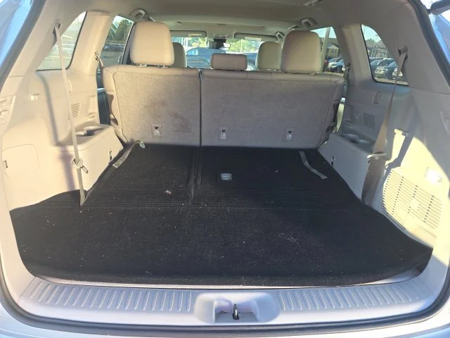 Used 2018 Silver Toyota XLE image 11