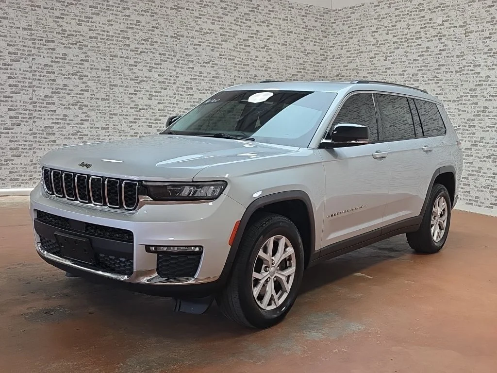 Used 2021 Silver Zynith Jeep Limited image 3