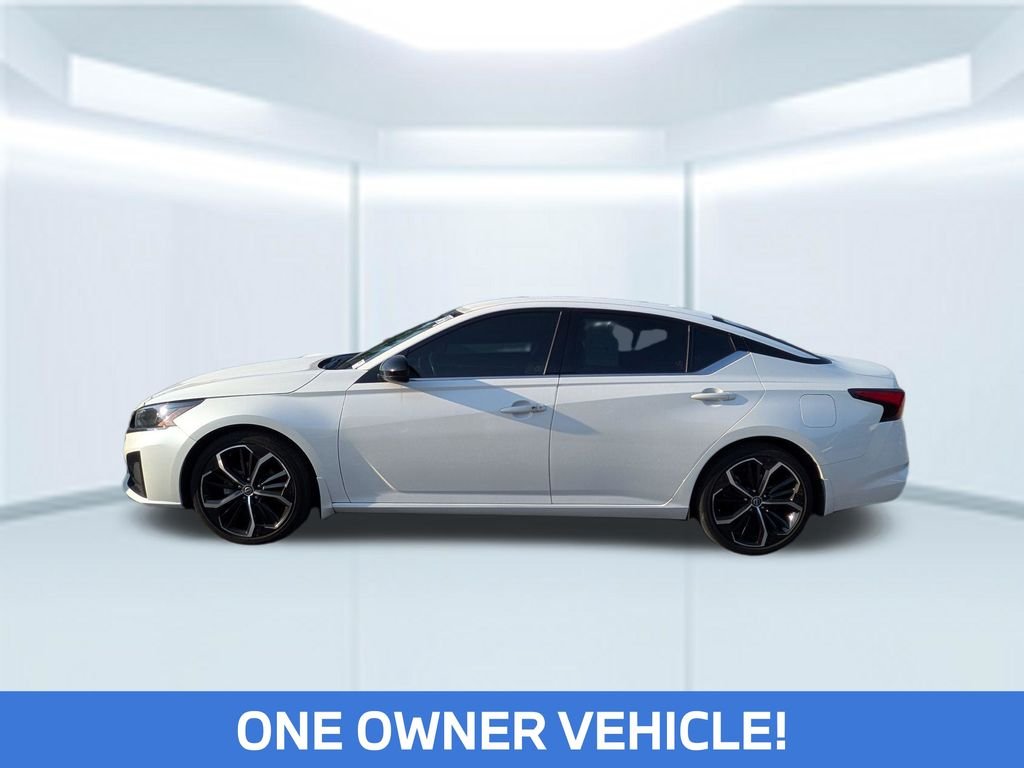 Used 2024 White Nissan 2.5 SR image 2