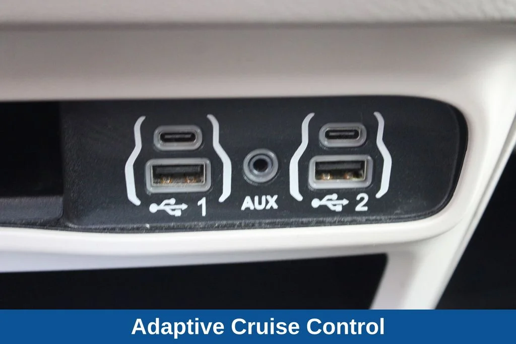 Used 2023 Bright White Clearcoat Chrysler Touring L image 19