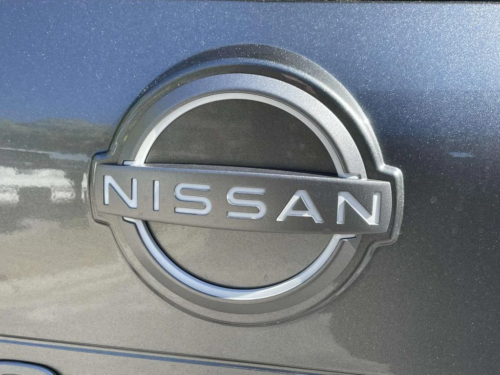 New 2026 Gray Nissan Platinum image 9
