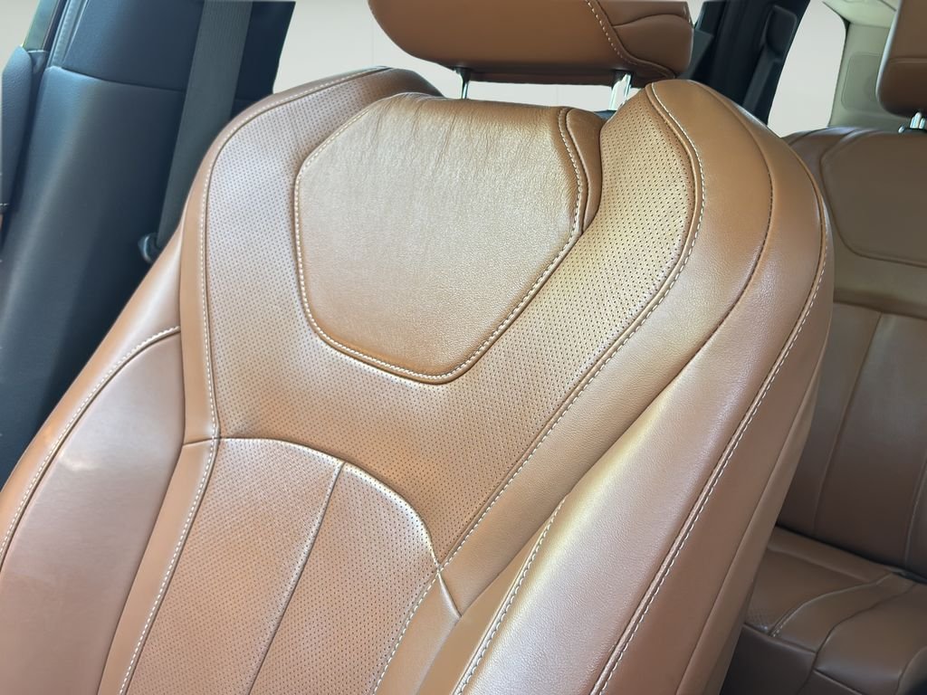 Used 2023 Majestic White INFINITI Sensory image 41