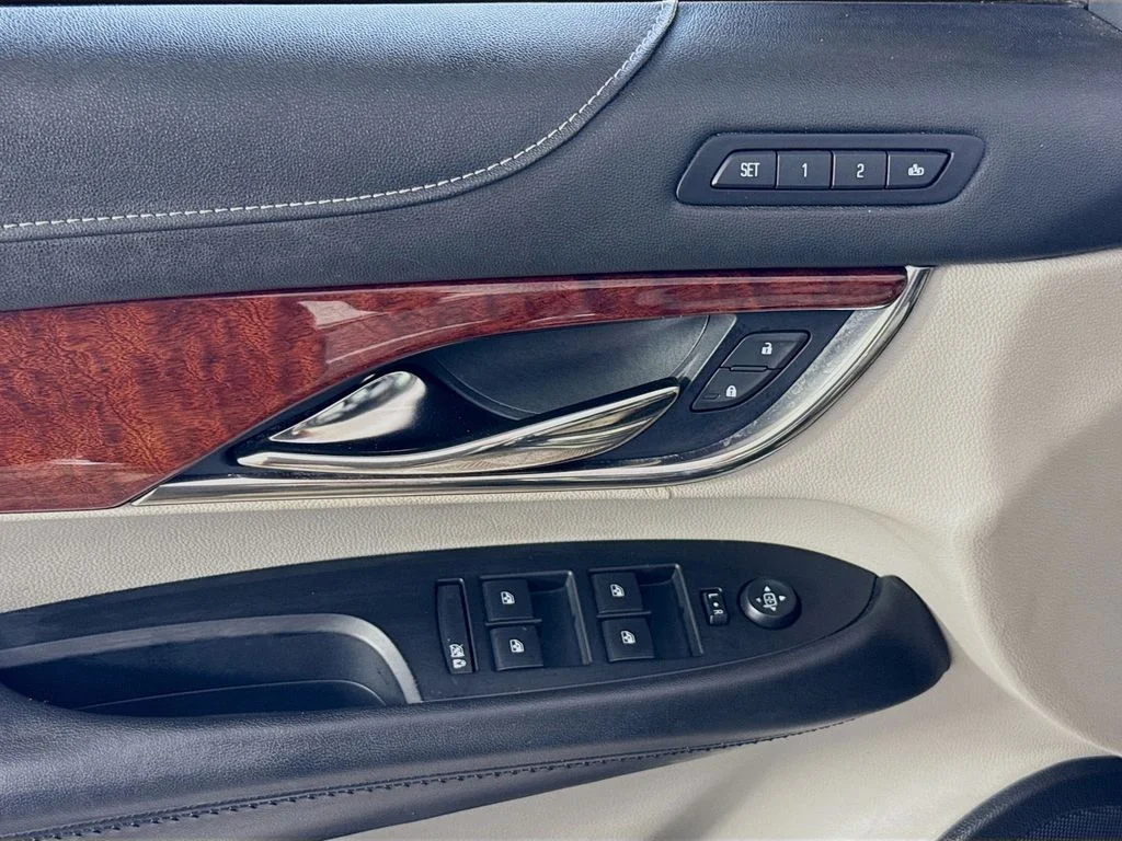 Used 2018 Gray Cadillac 2.0L Turbo Luxury image 19