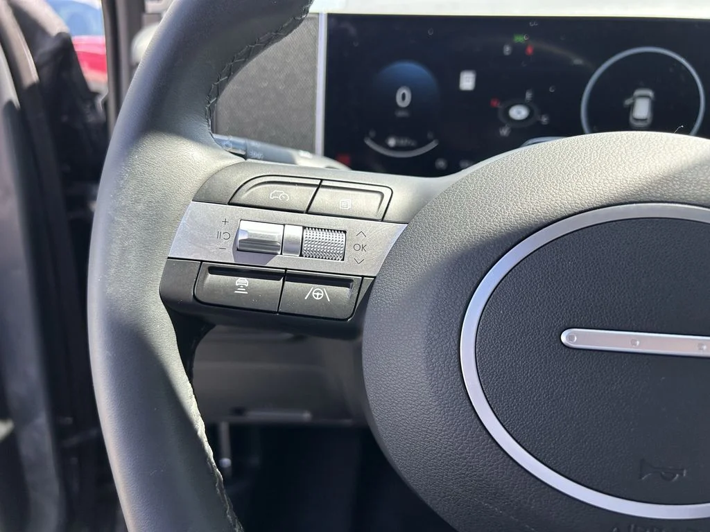 Used 2025 Gray Hyundai SEL Convenience image 32