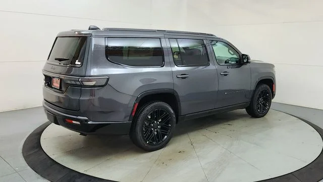 New 2026 Baltic-Gray Metallic Clear-Coat Exterior Paint Jeep Limited Reserve image 10