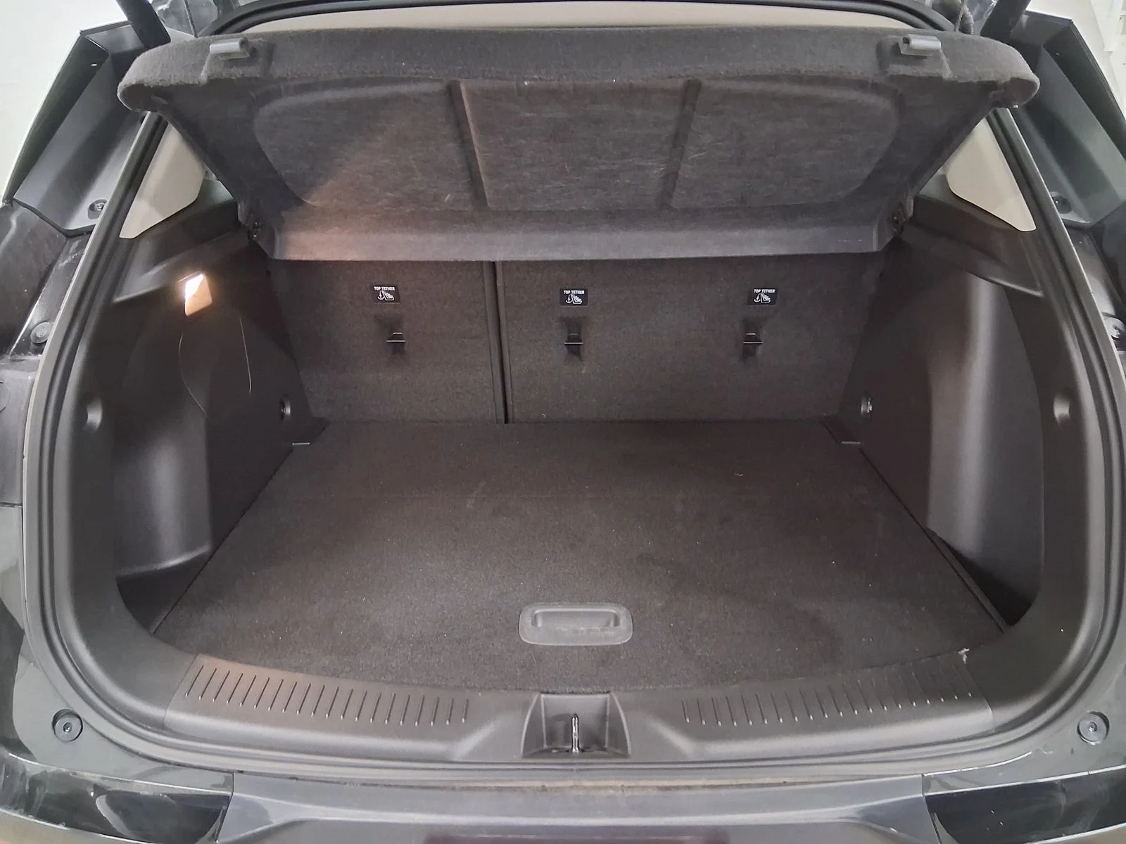 Used 2023 Black Buick Essence image 5
