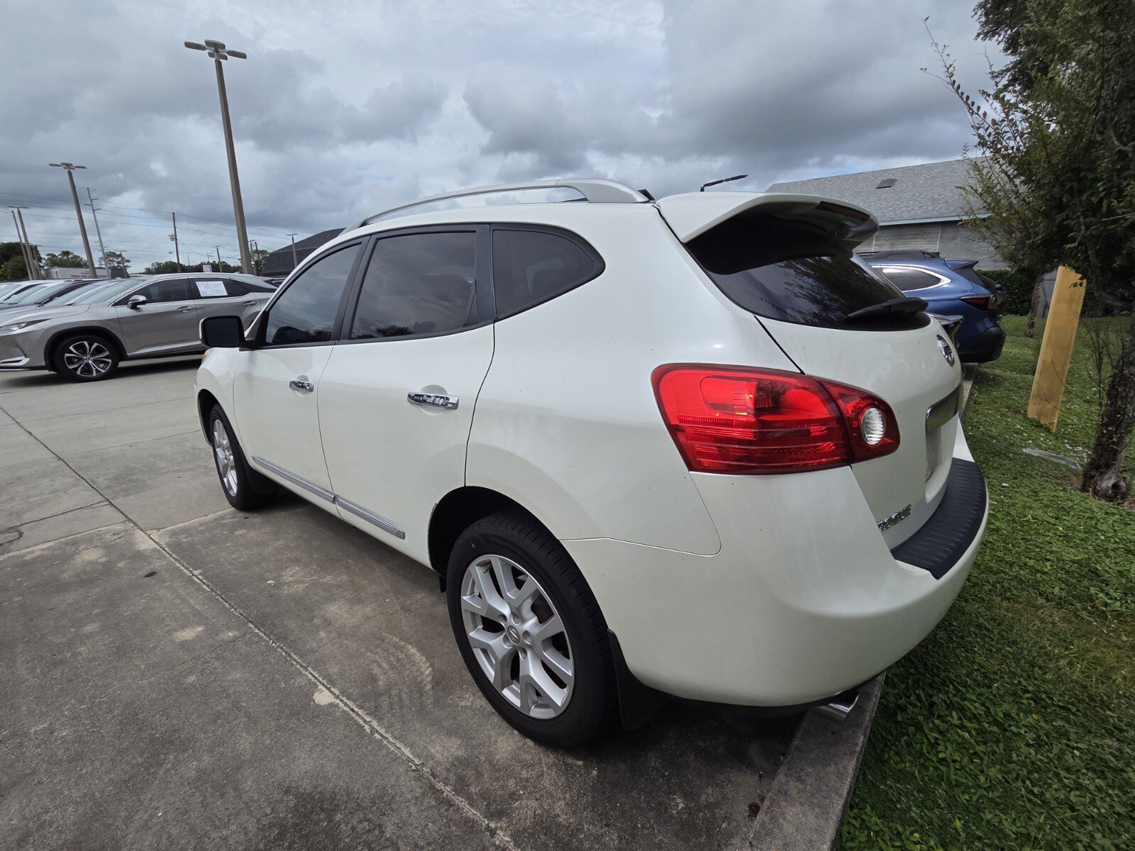 Used 2013 Pearl White Nissan SL image 2