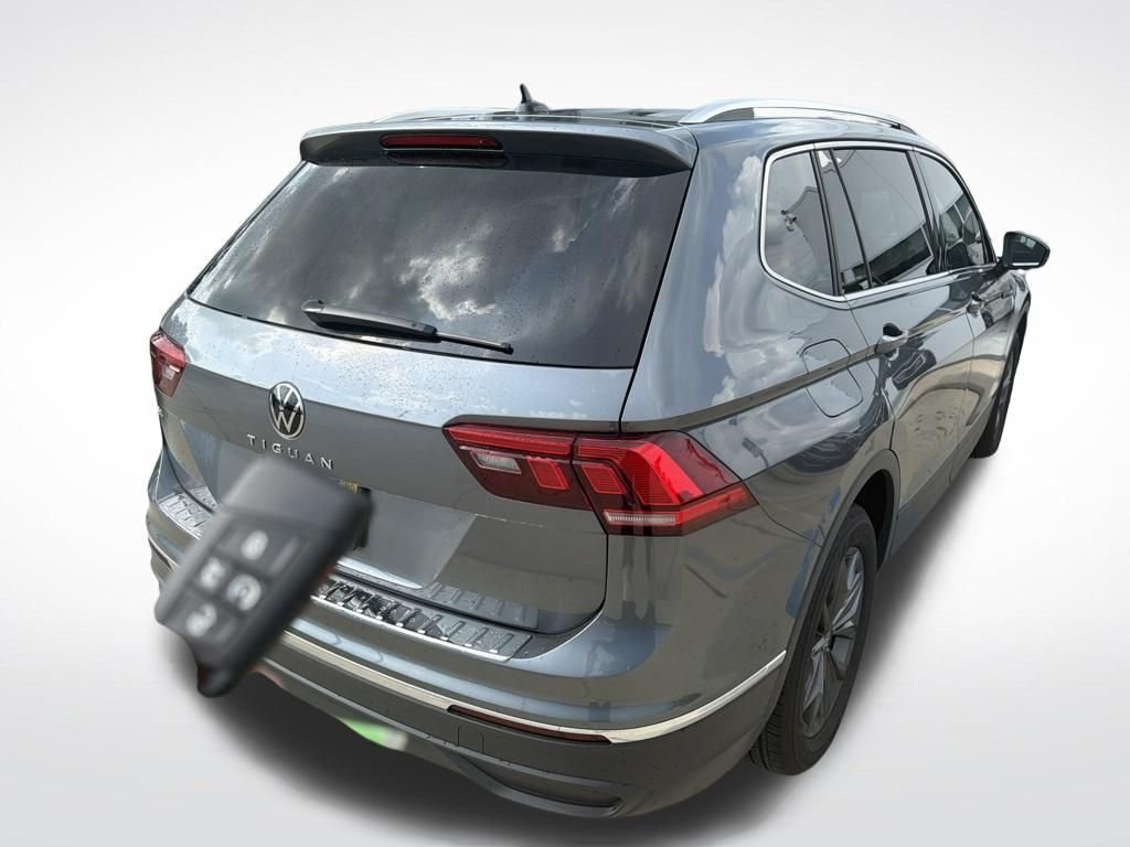 Used 2023 Gray Volkswagen 2.0T SE image 3