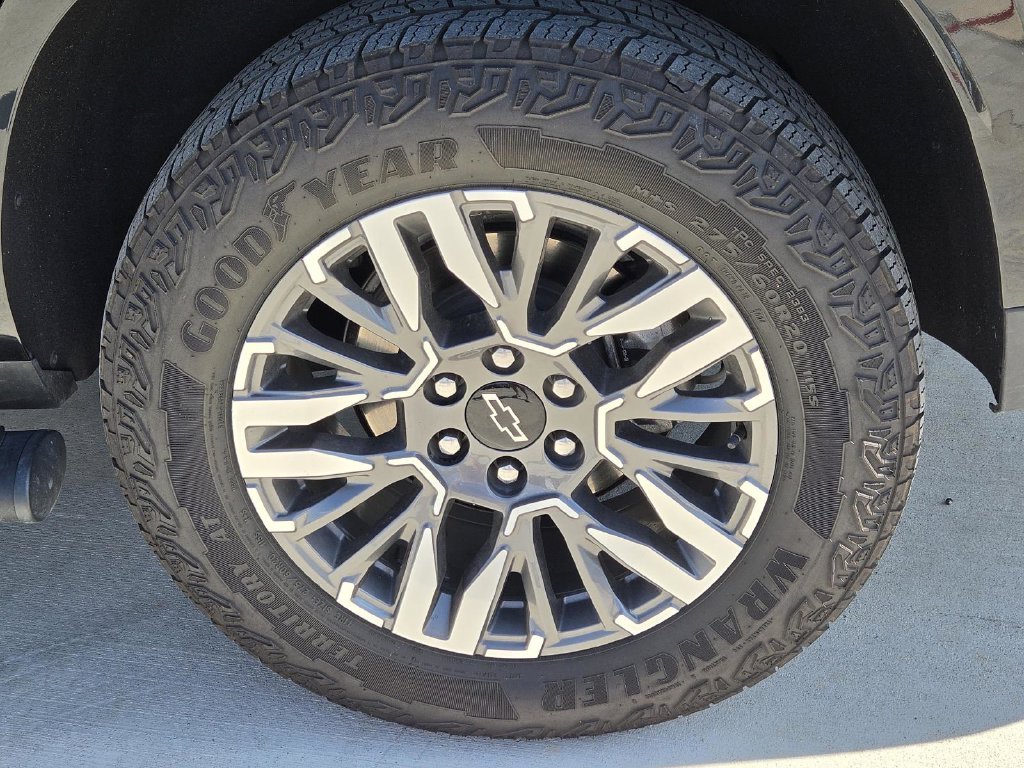 Used 2025 Black Chevrolet Z71 image 42