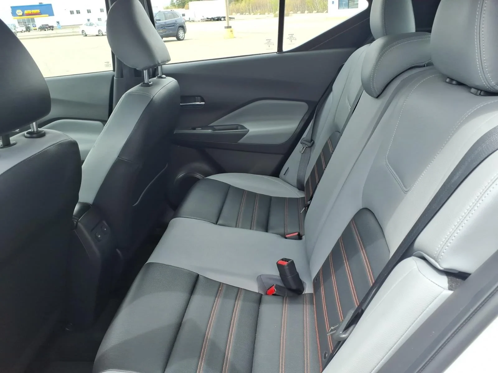 Used 2024 Aspen White Nissan SR image 15