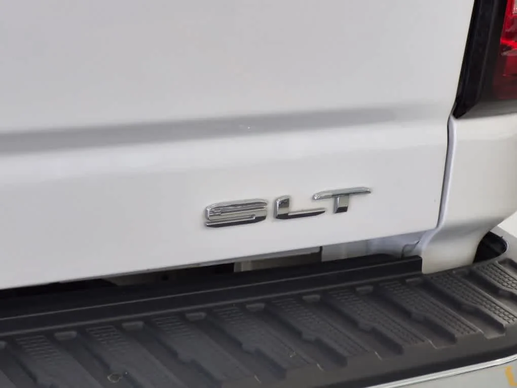 Used 2023 White Frost Tricoat GMC SLT image 23