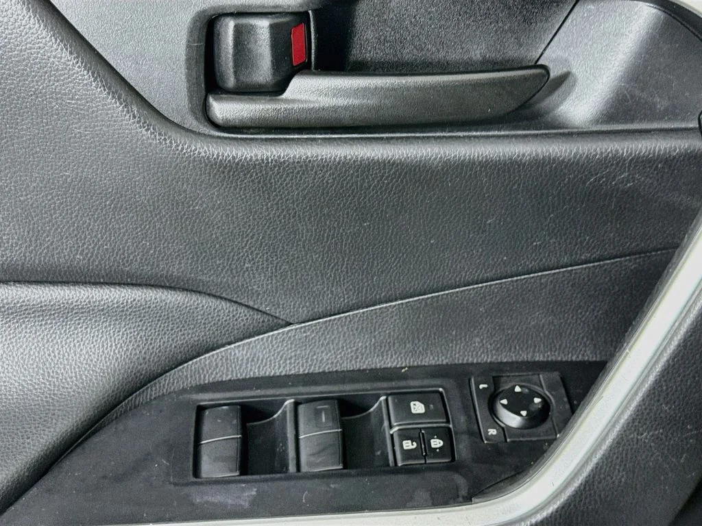 Used 2020 White Toyota LE image 21