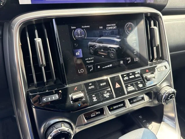Used 2024 Gray Lexus 600 Luxury image 19
