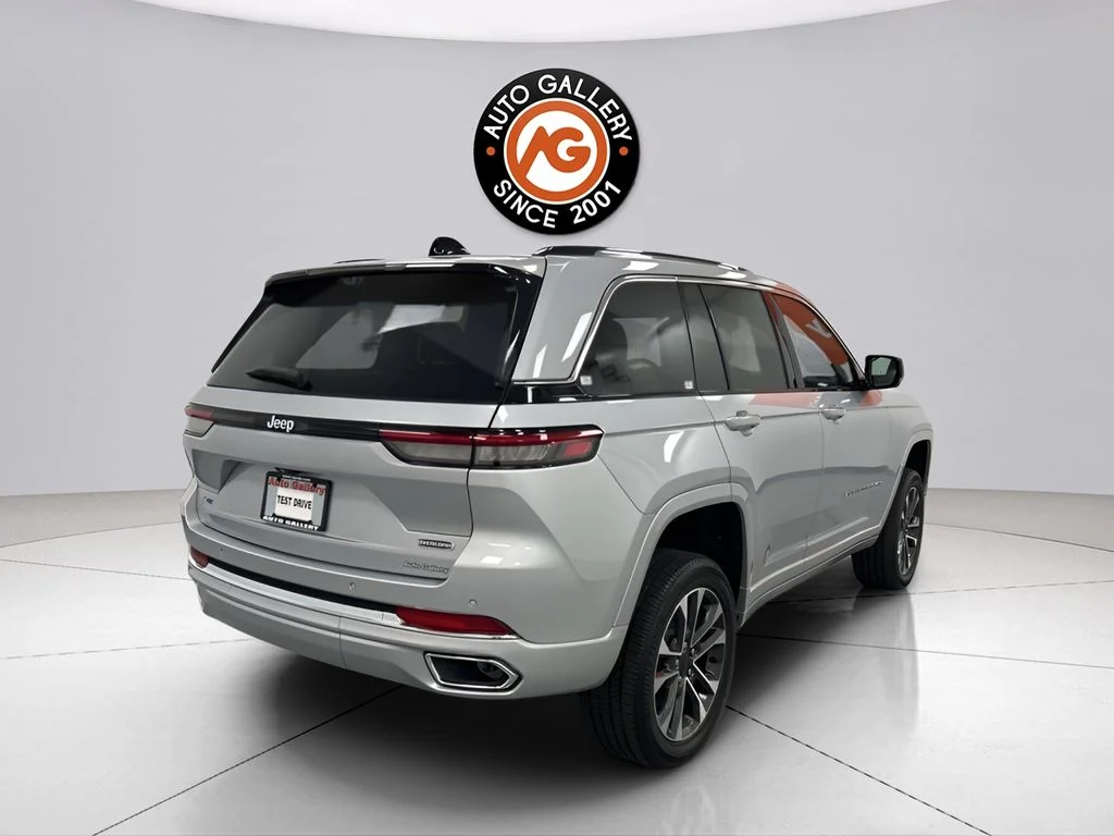 Used 2022 Silver Jeep Overland 4xe image 7