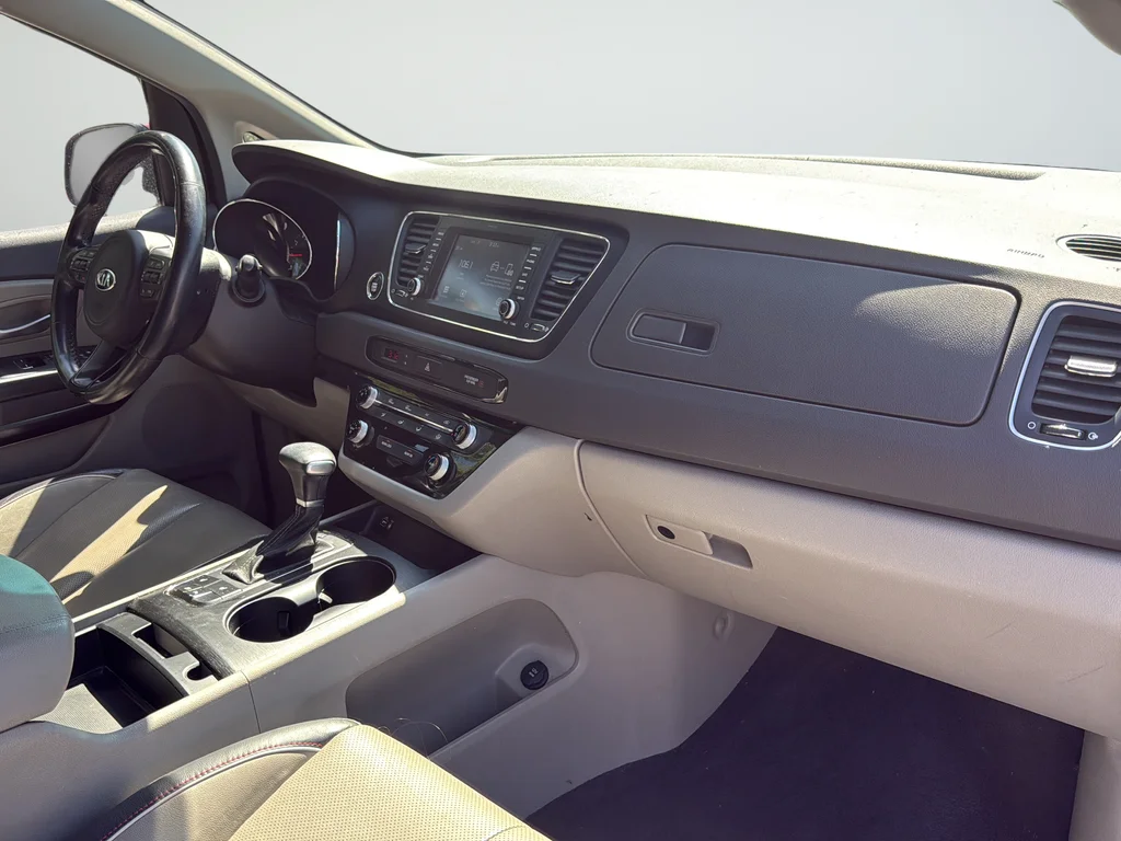 Used 2017 Red Kia LX image 16