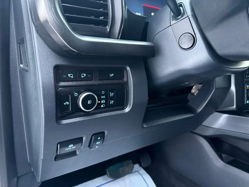 Used 2024 Star White Metallic Tri-Coat Ford Lariat image 19