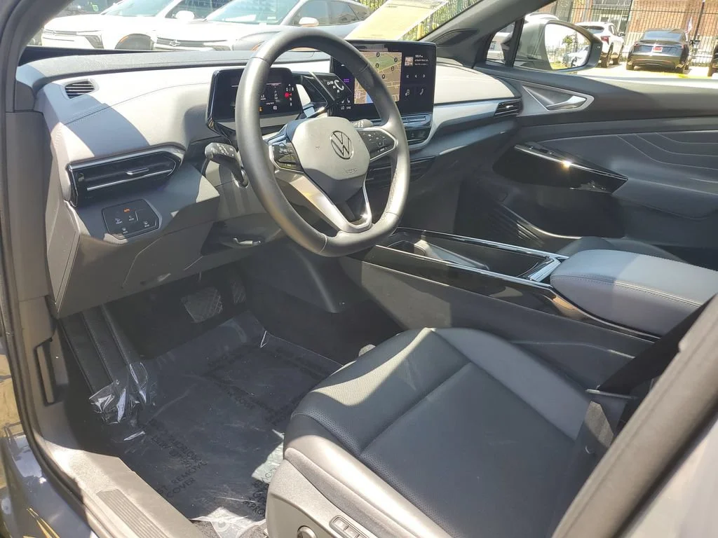 Used 2023  Volkswagen S image 19