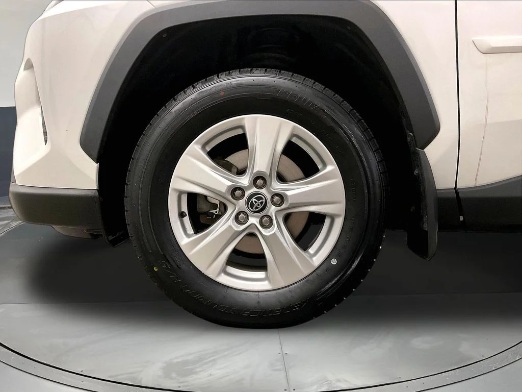 Used 2020 White Toyota XLE image 12