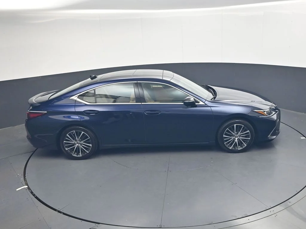 Used 2023  Lexus 350 image 39
