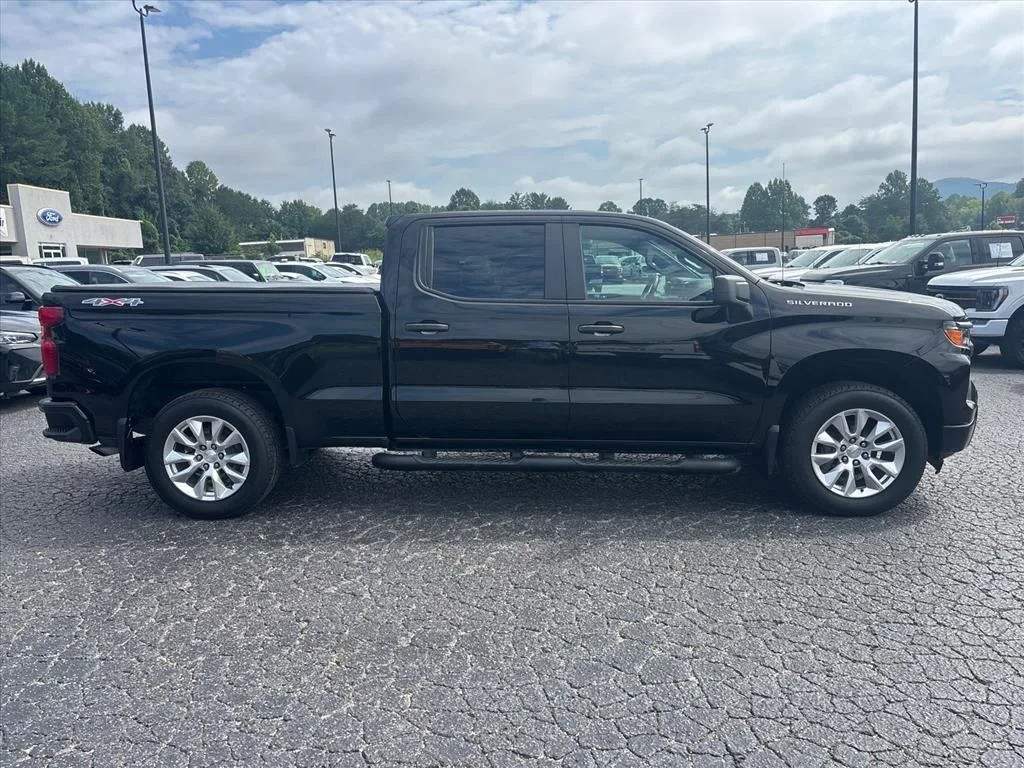 Used 2024 Black Chevrolet Custom image 9