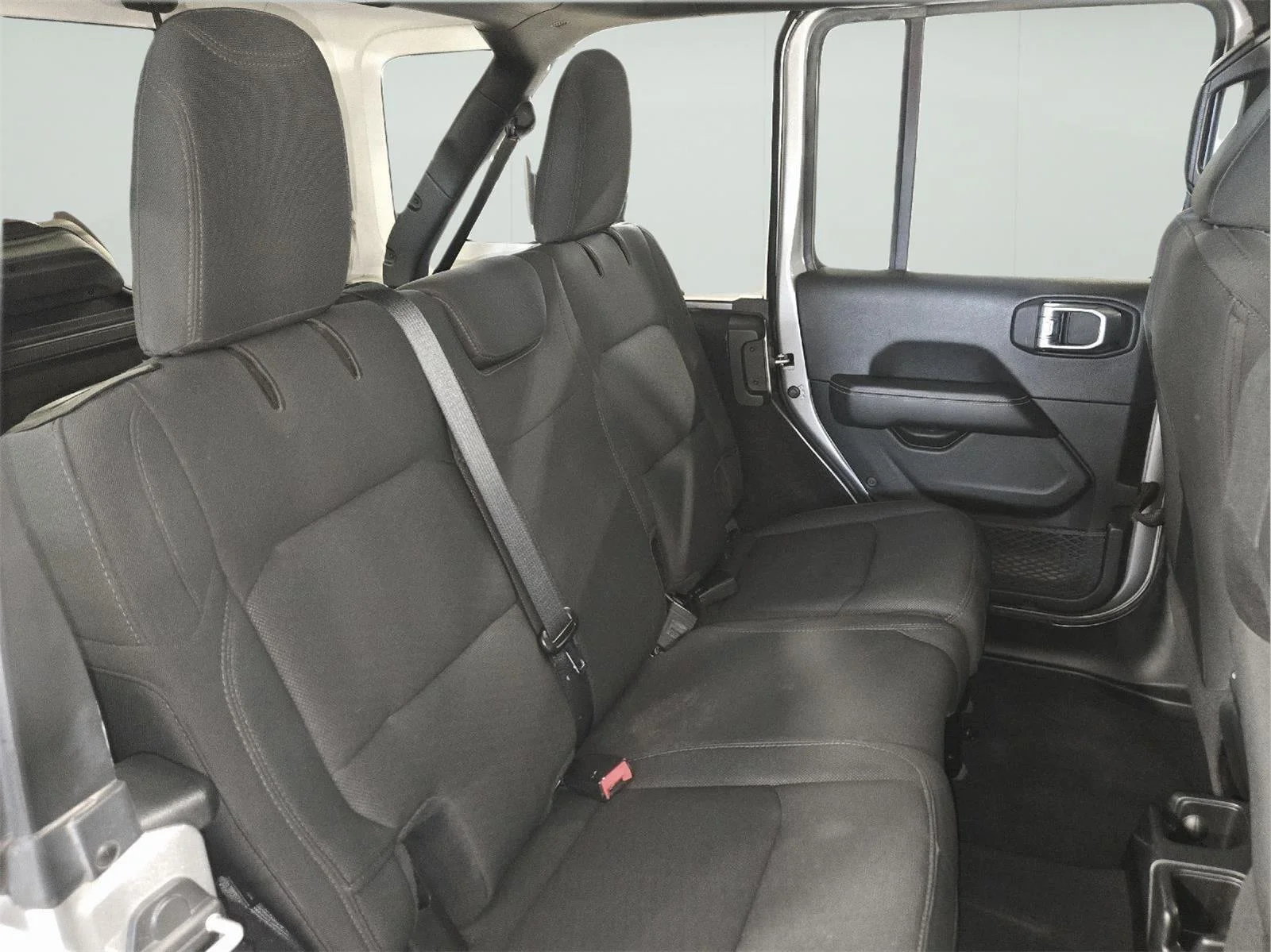 Used 2020 Billet Silver Metallic Jeep Sahara image 38