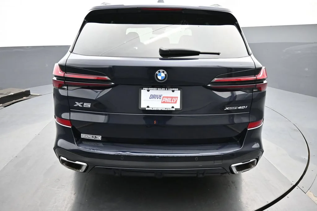 Used 2025 Black BMW xDrive40i image 5