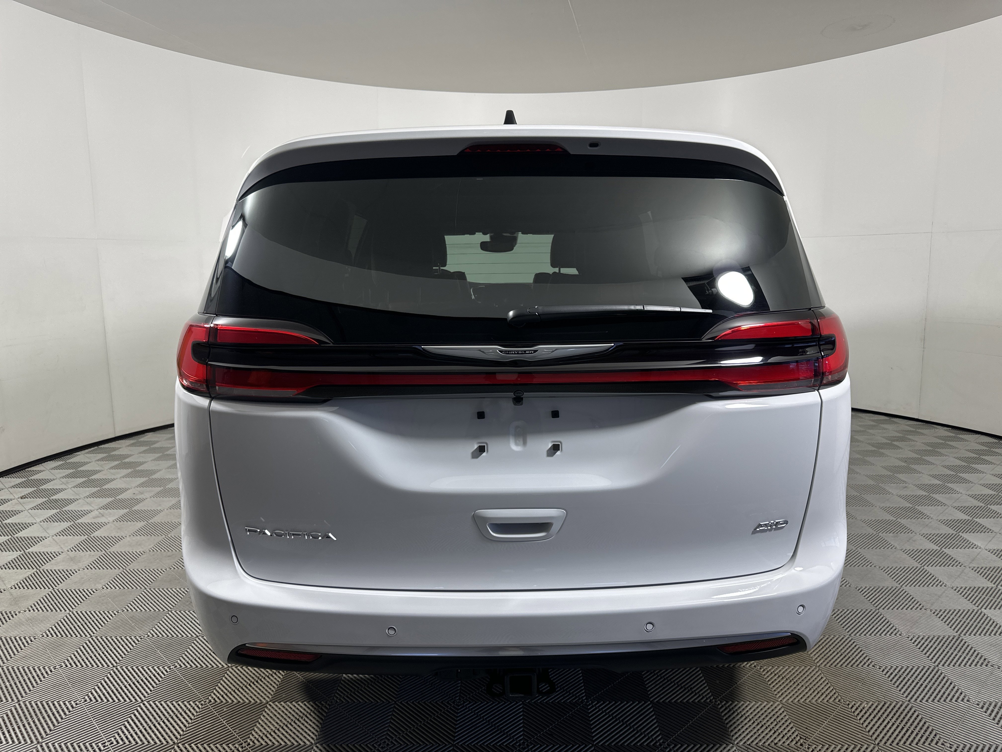 New 2026 Bright White Clear-Coat Exterior Paint Chrysler Pinnacle image 6
