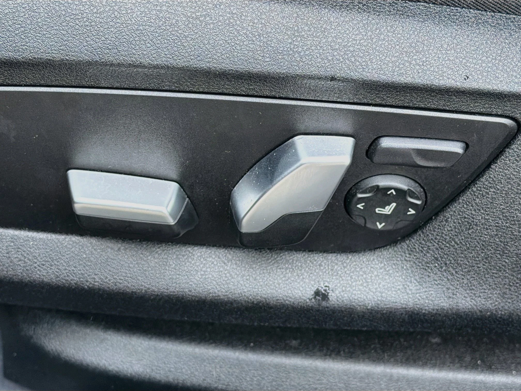 Used 2020 Black Sapphire Metallic BMW 530i image 25