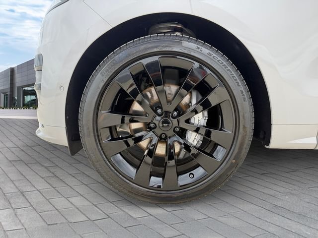 New 2026 Borasco Grey Land Rover Dynamic SE image 9