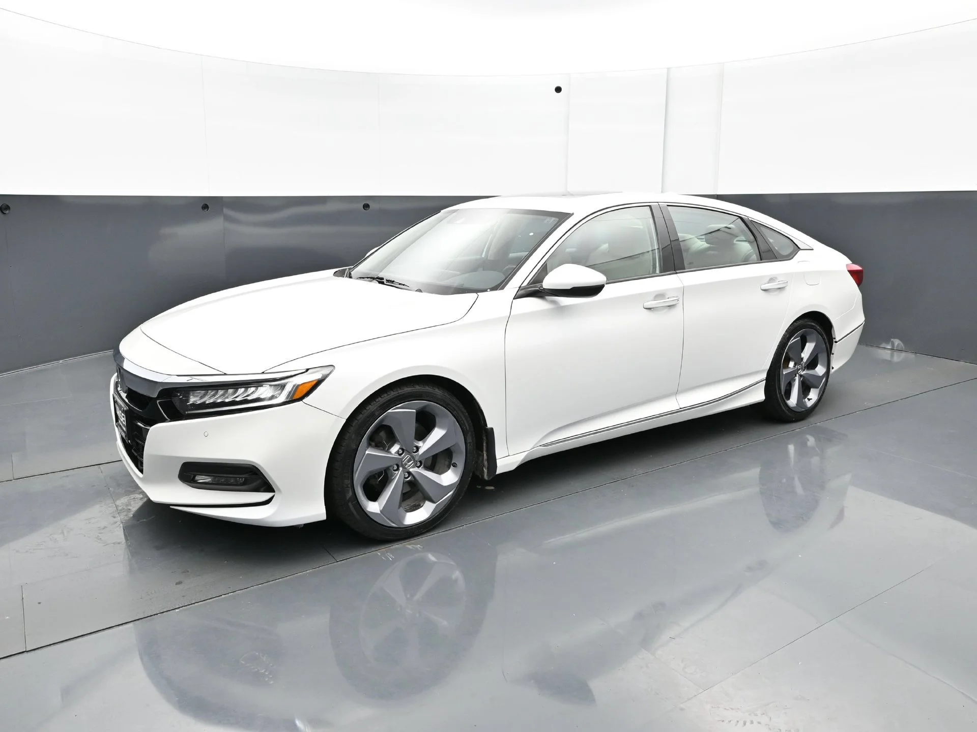 Used 2019 White Honda Touring 2.0T Auto image 2