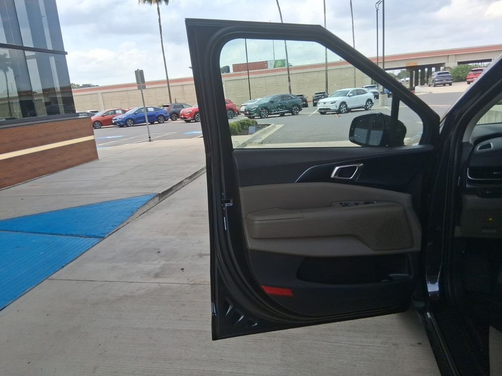 Used 2026  Kia LXS image 16
