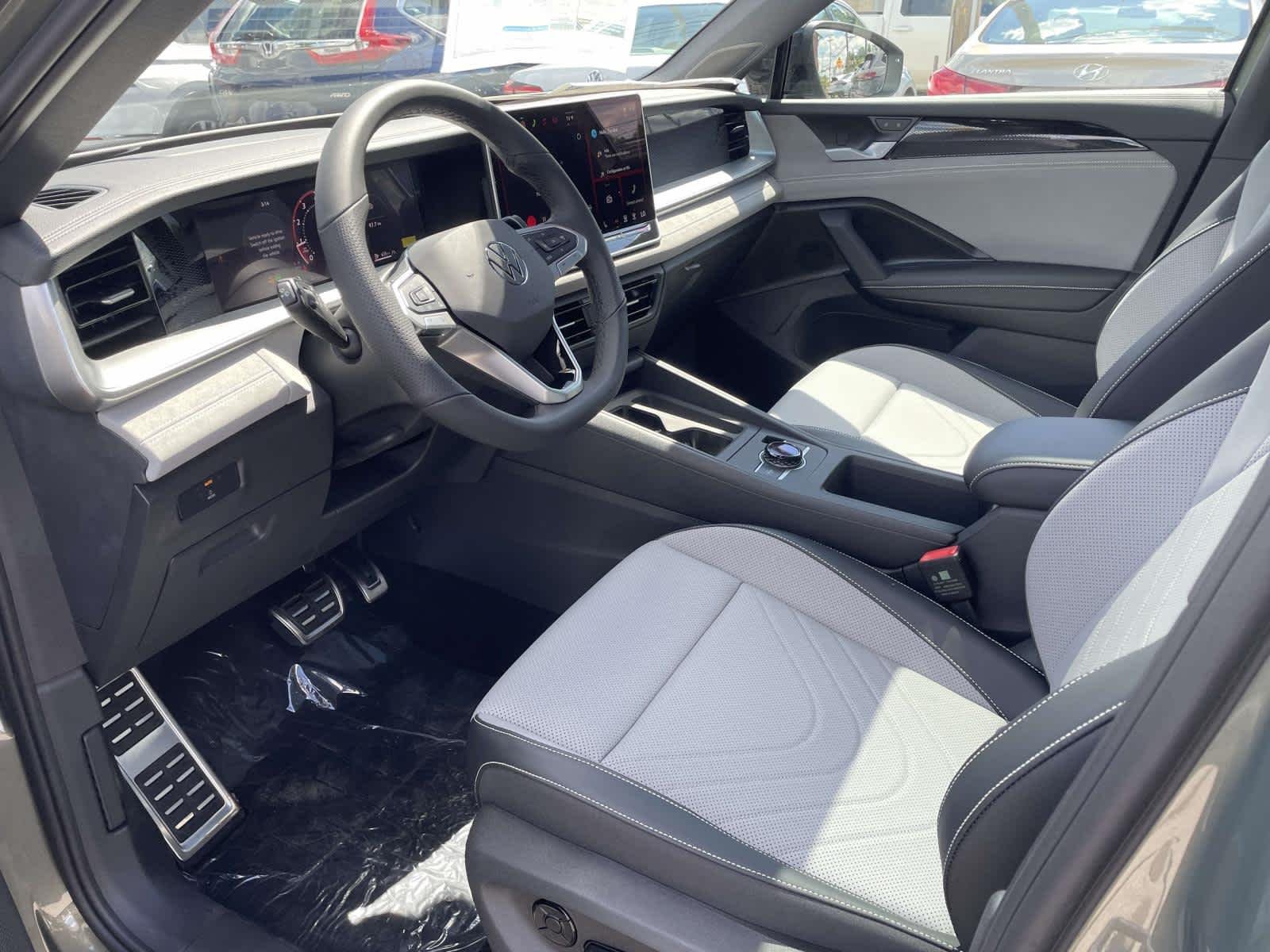 New 2026 Avocado Green w/Deep Black Roof Volkswagen SE R-Line Black image 16