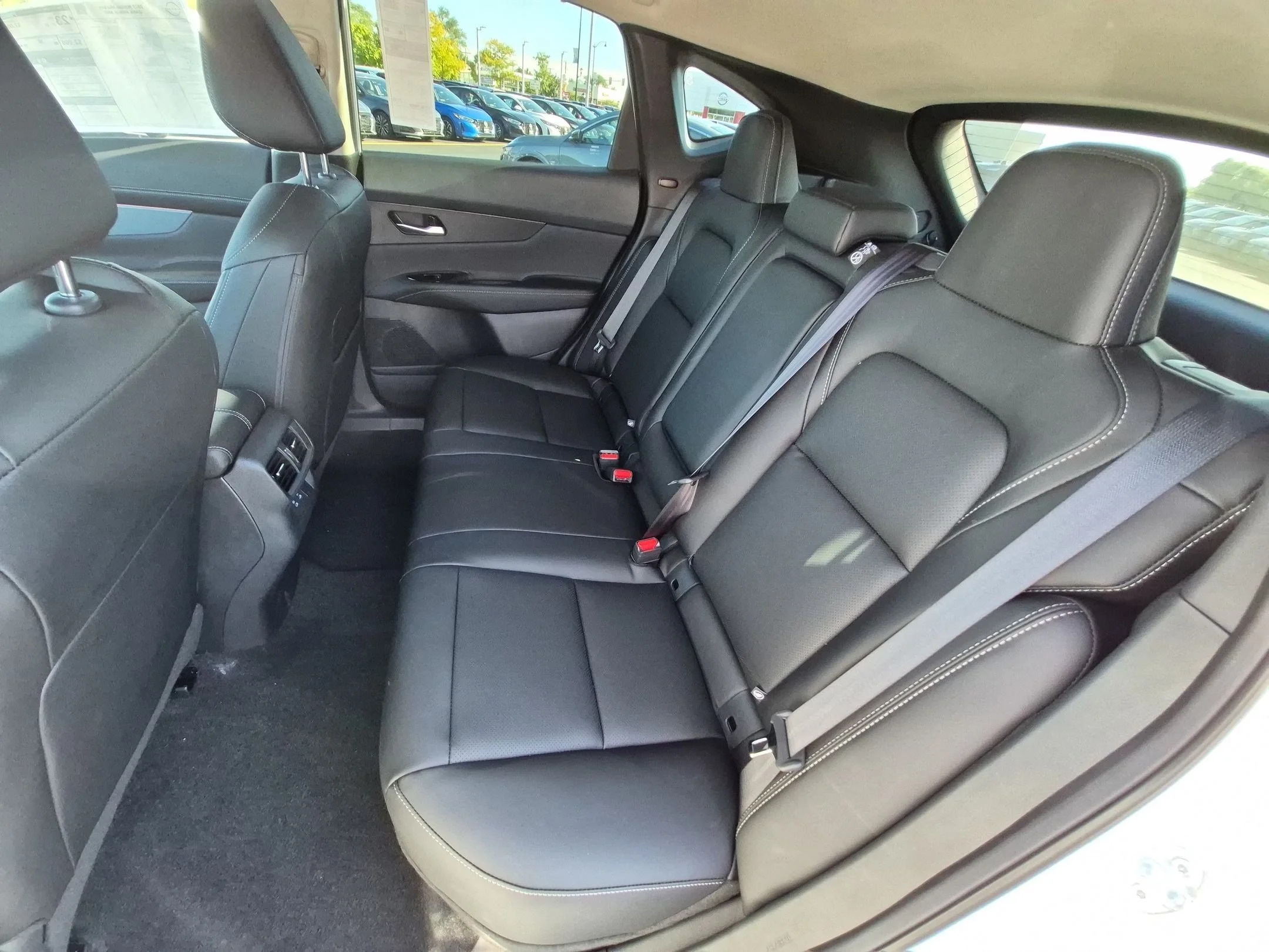 New 2027 Everest White Pearl TriCoat / Super Black Two-tone Nissan Dark Armor image 25