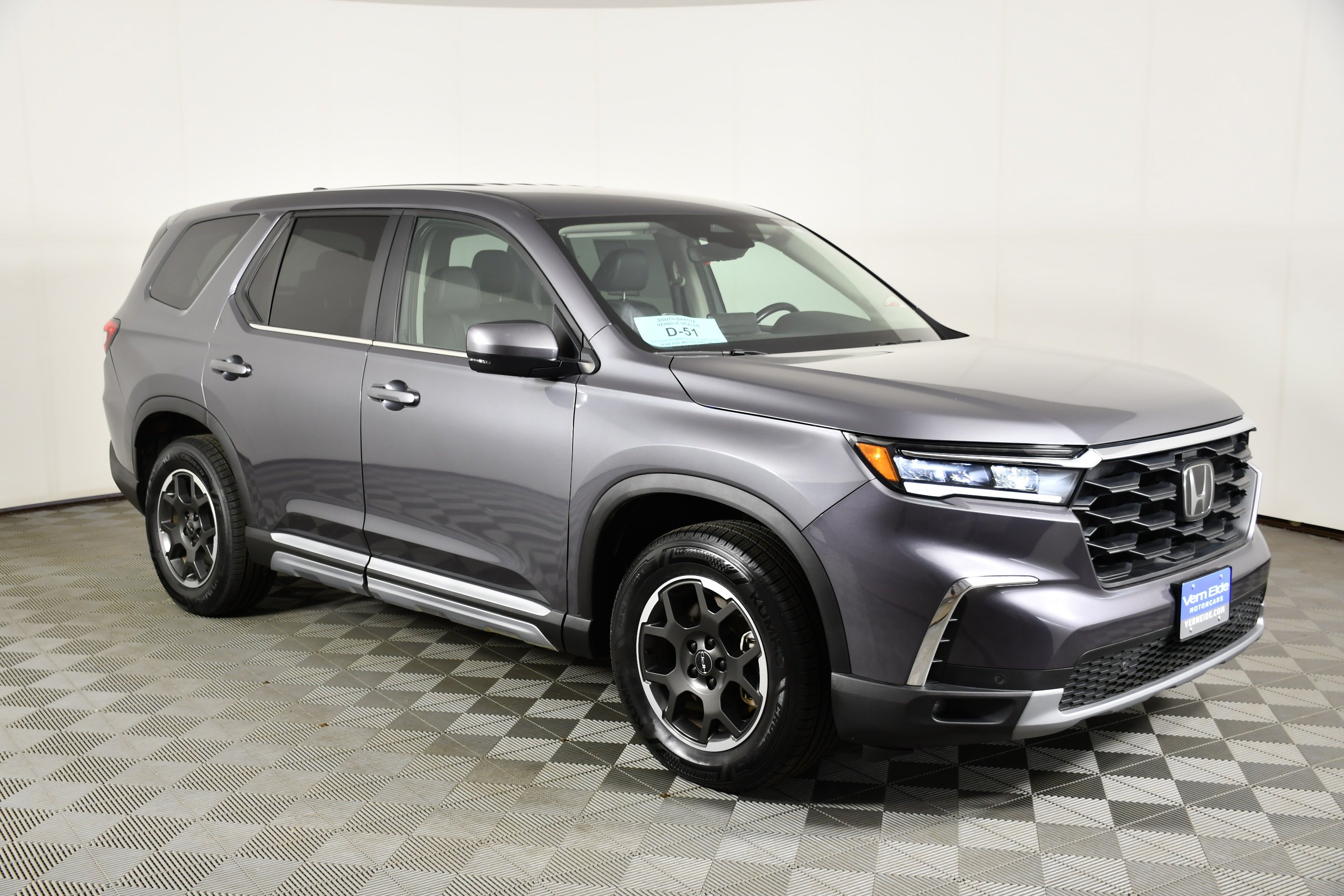 Used 2024 Modern Steel Metallic Honda EX-L 8 Passenger image 4