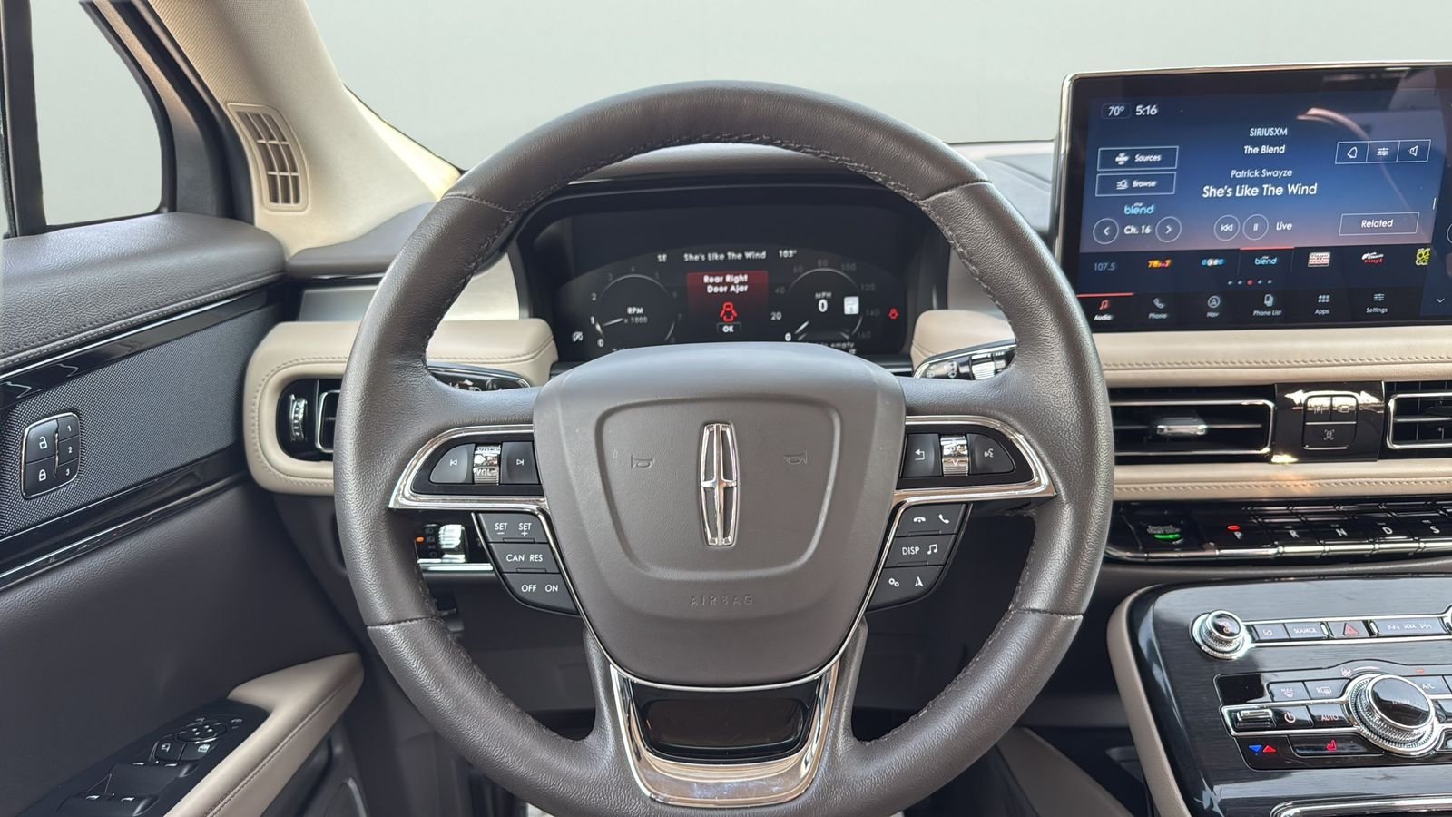 Used 2023 White Lincoln Standard image 14