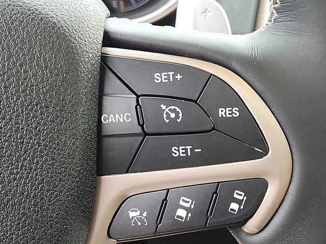 Used 2016 White Jeep Overland image 23