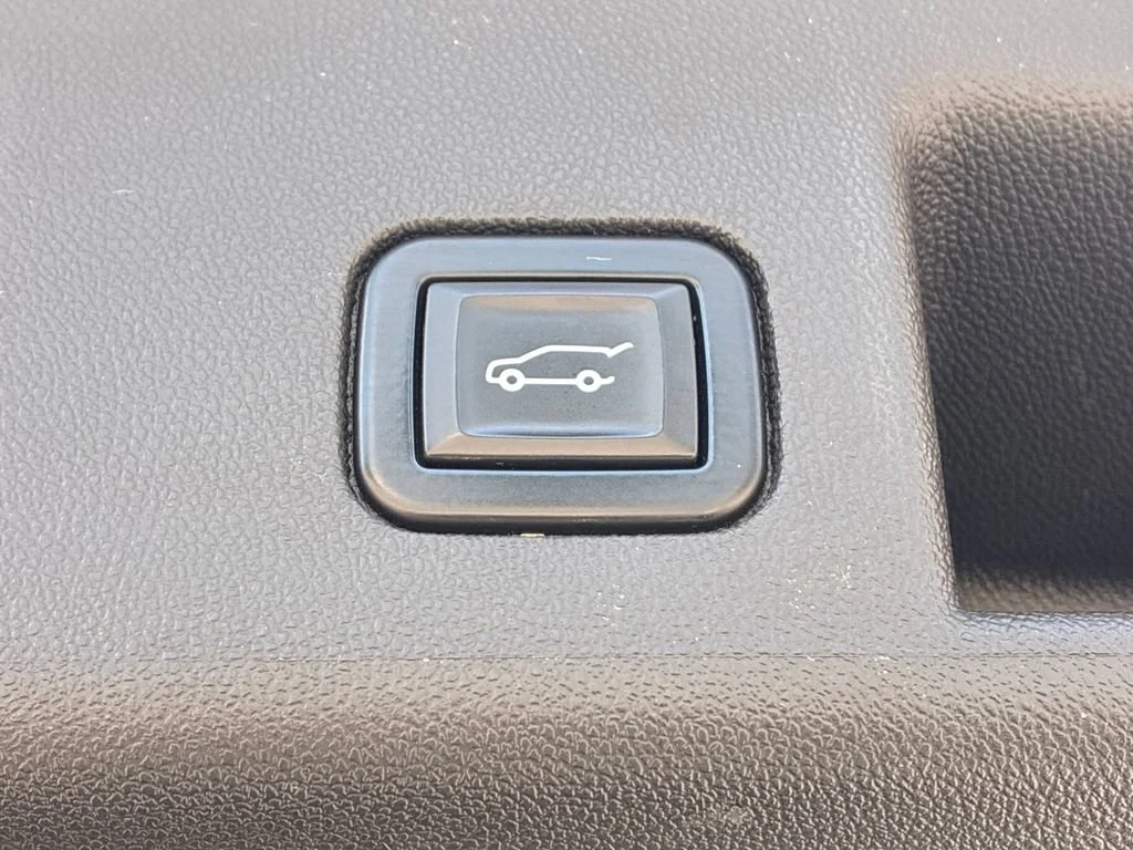 Used 2021 SILVER ICE METALLIC Chevrolet LT image 37