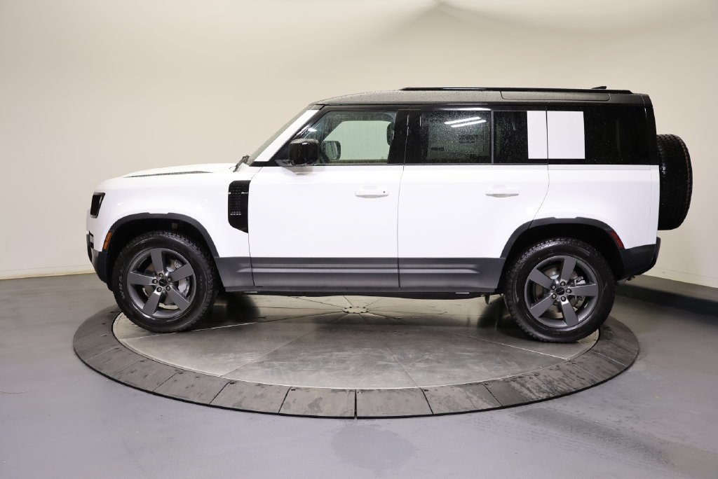 New 2026 Fuji White LAND ROVER S image 2