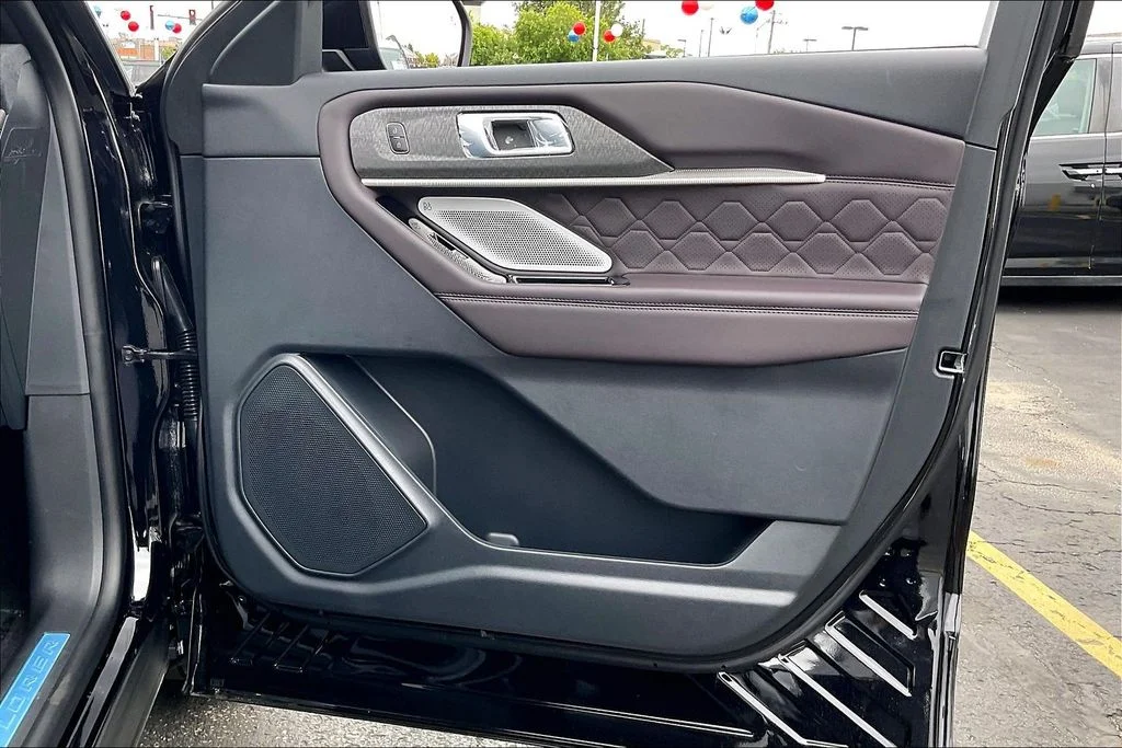 New 2026 Agate Black Metallic Ford Platinum™ image 23