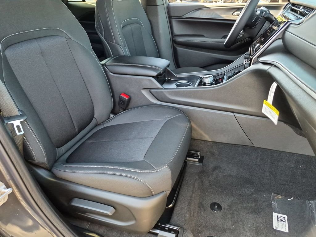 New 2026 Baltic Gray Metallic Clear-Coat Exterior Paint Jeep Laredo image 25