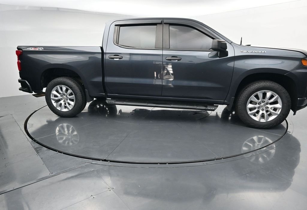 Used 2021 Gray Chevrolet Custom image 9