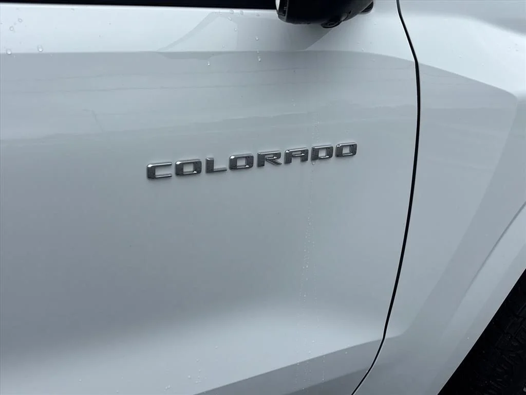 Used 2025 White Chevrolet Z71 image 11