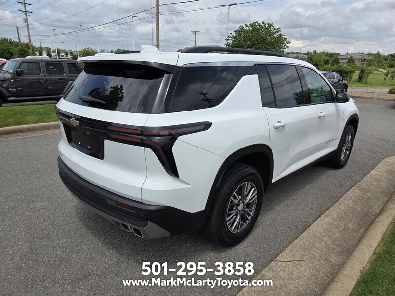Used 2025 Summit White CHEVROLET LT image 10