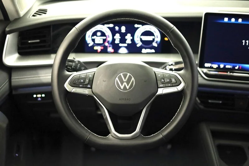 New 2026 White/off-white Volkswagen 2.0T SE image 13