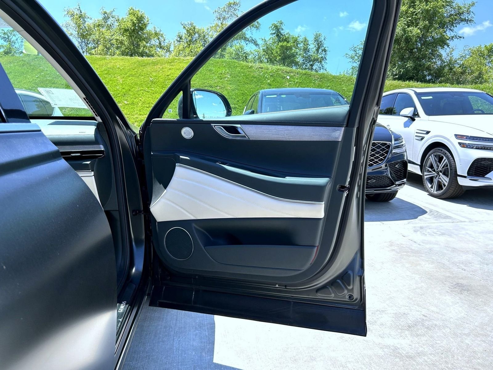 New 2026 Green Genesis 2.5T Select image 16