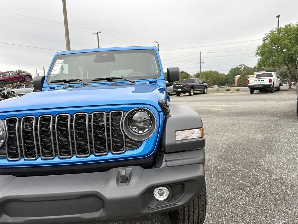 New 2026 Hydro Blue Pearl-Coat Exterior Paint Jeep Sport S image 9