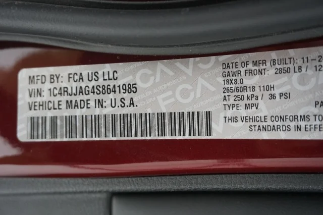 Used 2025 VELVET RED PRLC Jeep Laredo image 38